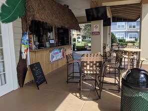 Outdoor dining - Family-Friendly 4BR/3BA Townhome, Resort Amenities near Disney (Kissimmee)