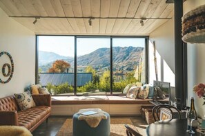 Cribs/infant beds - The Cottages on Lake Hayes (Lake Hayes)