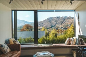 Cribs/infant beds - The Cottages on Lake Hayes (Lake Hayes)