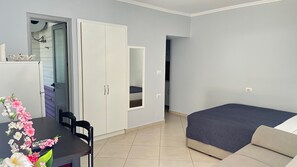In-room safe, free WiFi