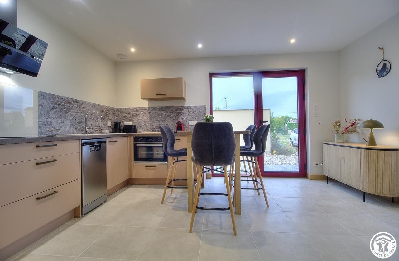 Micro-ondes, four, lave-vaisselle, cafetière/bouilloire