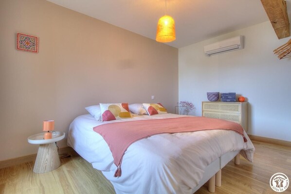 2 bedrooms, iron/ironing board, free WiFi, bed sheets