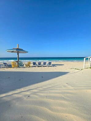 Beach nearby, sun loungers, beach towels