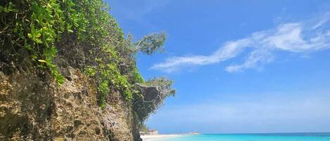 Beach nearby, sun loungers, beach towels