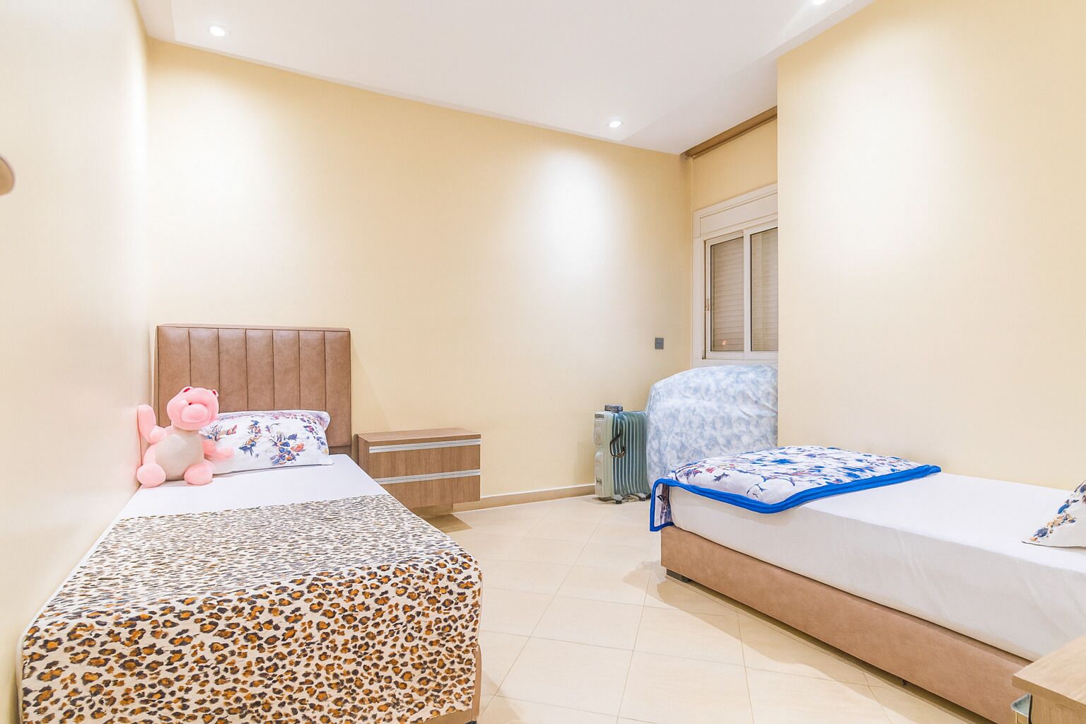 2 bedrooms, in-room safe, iron/ironing board, free WiFi