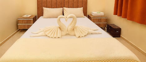 2 bedrooms, in-room safe, iron/ironing board, free WiFi