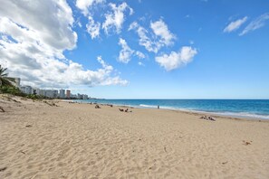 2 bedrooms - Cozy Beach Getaway Free Parking Smart TV (San Juan)