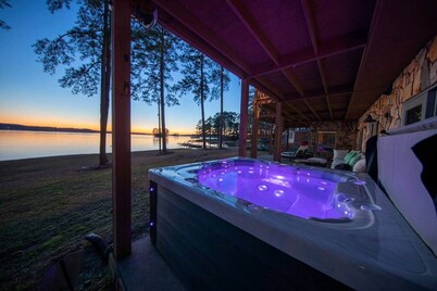 Sleep 30 Lakefront Wateree Compound in a Cove!