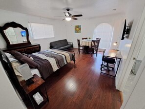 1 bedroom, desk, iron/ironing board, free WiFi