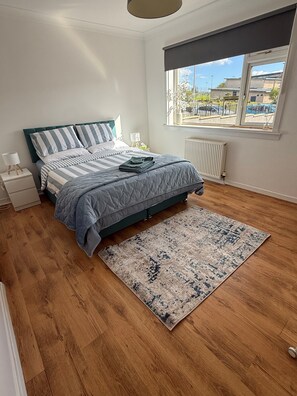 1 bedroom, bed sheets