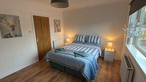 1 bedroom, bed sheets