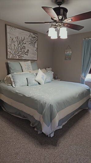 3 bedrooms, iron/ironing board, WiFi - 3-bedroom townhome in beautiful North Wildwood with AC two blocks from the beach (North Wildwood)