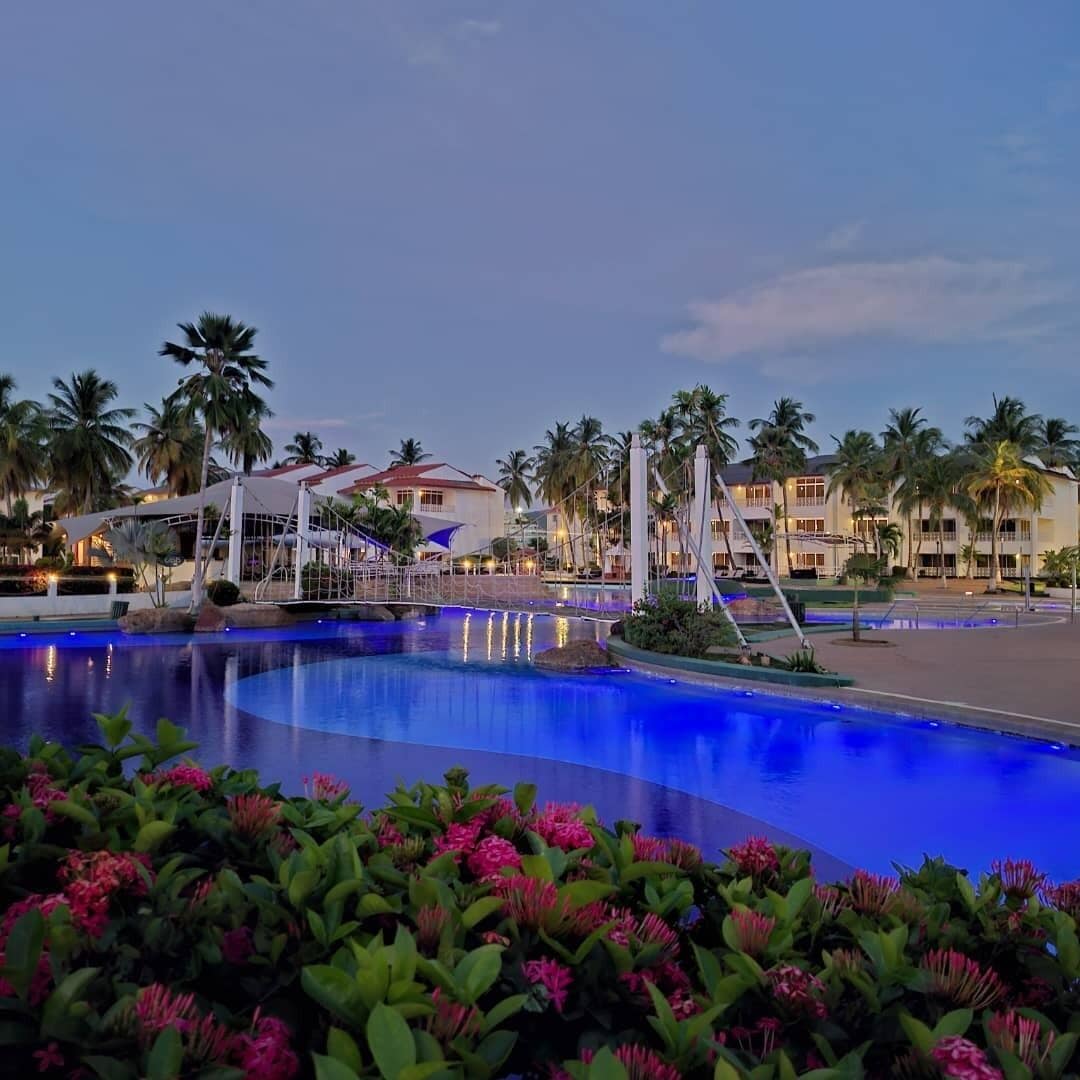 Outdoor pool, open 9:00 AM to 9:00 PM, sun loungers