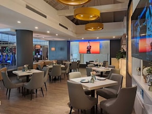 4 Restaurants; Frühstück, Mittagessen und Abendessen werden serviert