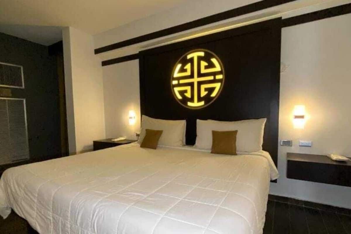 Chambre supérieure | Coffre-fort, bureau, espace de travail pour ordinateurs portables