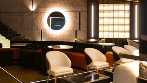 4 restaurantes; se sirven desayunos, comidas y cenas