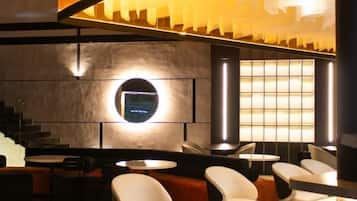 4 restaurantes; se sirven desayunos, comidas y cenas