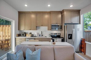 Fridge, microwave, oven, stovetop - Vibrant 1BR Duplex Near Alberta Arts District (Portland)