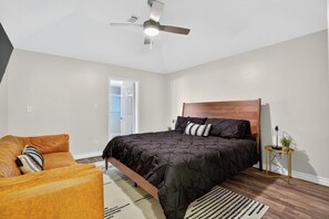 Desk, iron/ironing board, WiFi, bed sheets