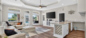 The Lakeview Getaway | Sleeps 14