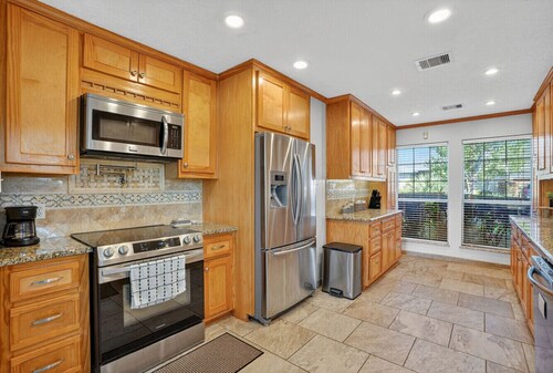 The Lakeview Getaway | Sleeps 14