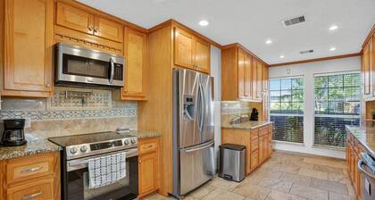 The Lakeview Getaway | Sleeps 14