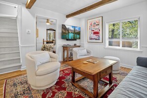 Smart TV, books, stereo