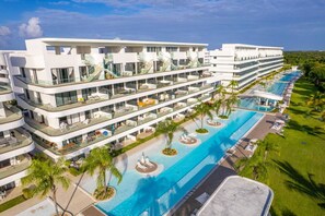 Exterior - Balcony, Jacuzzi, Spectacular Pool and Golf Course Views 2BD Oasis in Cana Bay (Punta Cana)