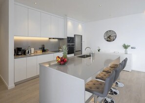 Micro-ondes, îlots de cuisine