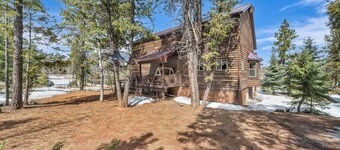 The Lost Creek Lodge - A Perfect Escape for Families, Reunions, and Friends.
