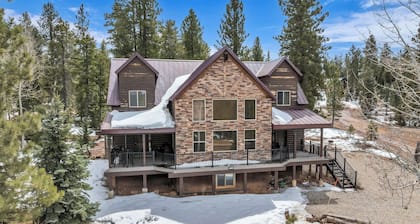 The Lost Creek Lodge - A Perfect Escape for Families, Reunions, and Friends.