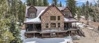 The Lost Creek Lodge - A Perfect Escape for Families, Reunions, and Friends.