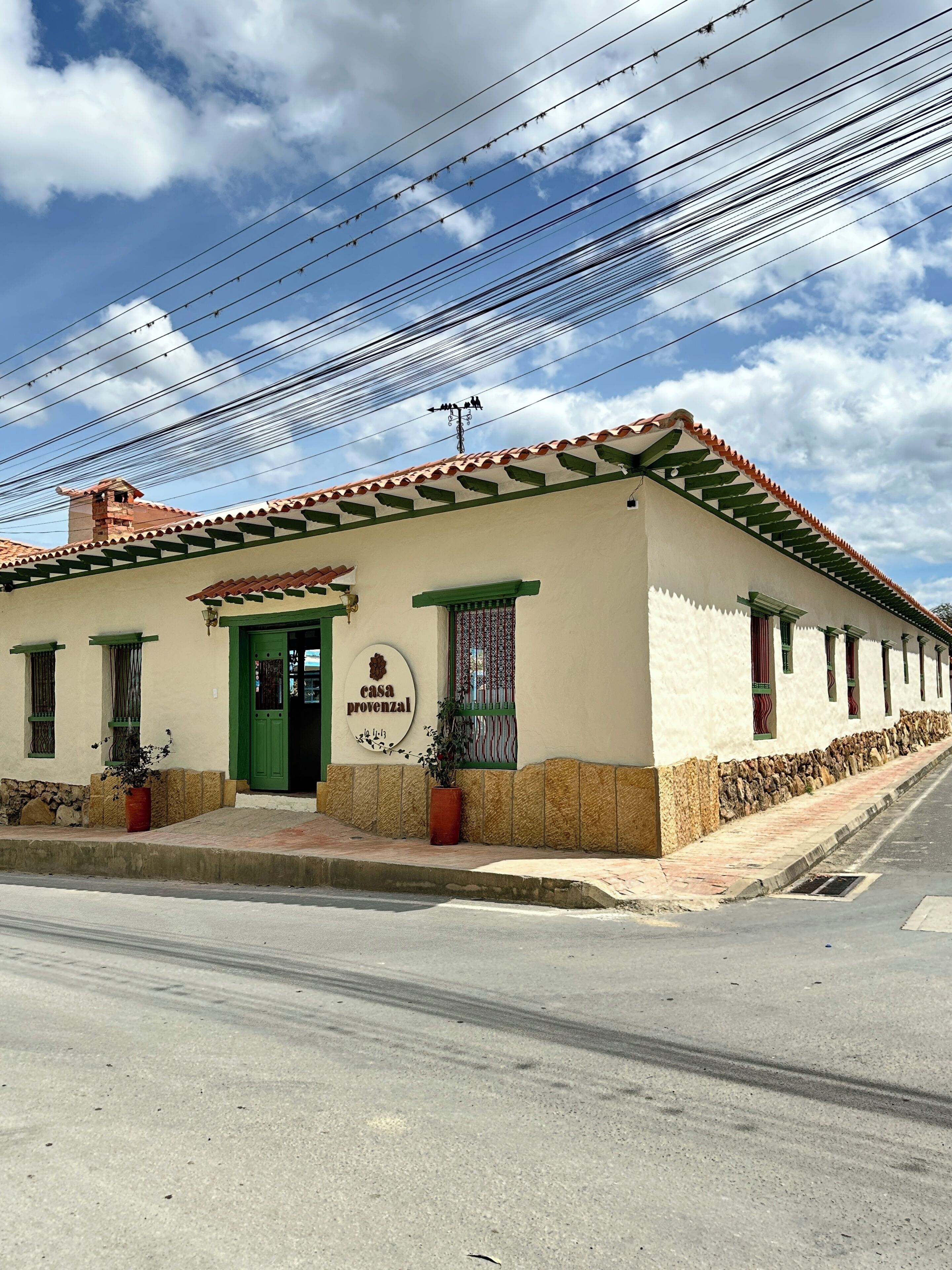 Vista frontal de la propiedad