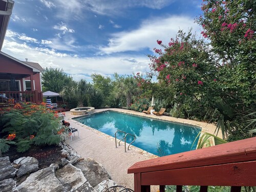 Charming Studio in wonderful Bastrop with Pool