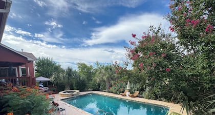 Charming Studio in wonderful Bastrop with Pool