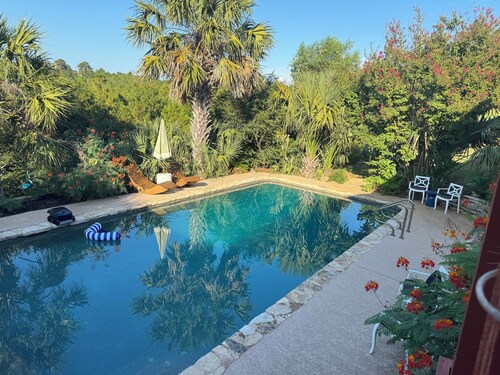 Charming Studio in wonderful Bastrop with Pool
