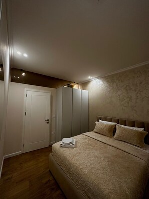 1 habitación, tabla de planchar con plancha, wifi y ropa de cama