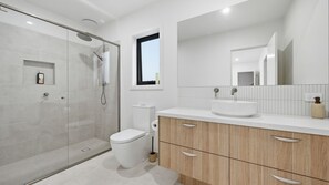 Shower, hair dryer - Inverloch Seaside Escape (Inverloch)