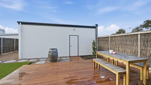 Outdoor dining - Inverloch Seaside Escape (Inverloch)