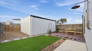 Outdoor dining - Inverloch Seaside Escape (Inverloch)