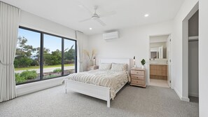 3 bedrooms, iron/ironing board - Inverloch Seaside Escape (Inverloch)