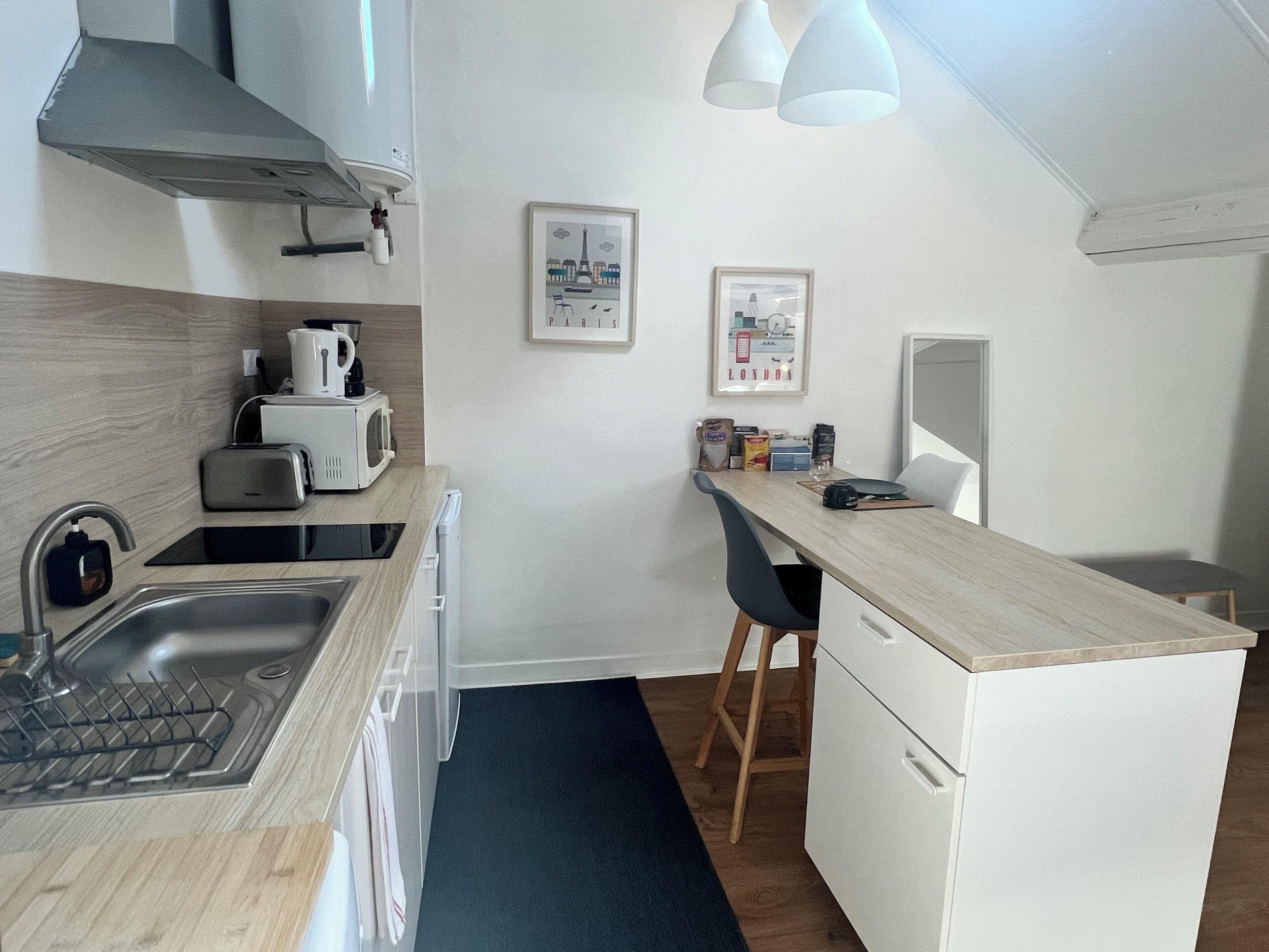 Micro-ondes, plaque de cuisson, grille-pain