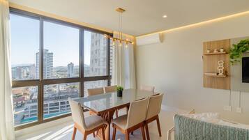 Basic Apartment | Dining