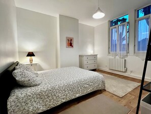 1 室のベッドルーム、アイロン / アイロン台、WiFi、ベッドシーツ