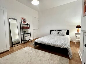 1 室のベッドルーム、アイロン / アイロン台、WiFi、ベッドシーツ