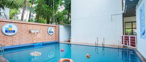 Kolam renang outdoor