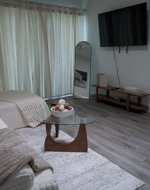 2 habitaciones, escritorio, tabla de planchar con plancha y wifi 