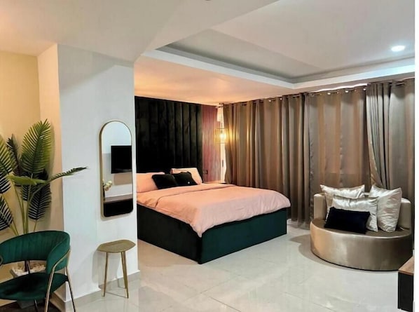1 bedroom, iron/ironing board, internet, bed sheets