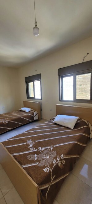 1 bedroom, bed sheets