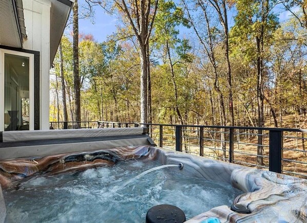 Outdoor spa tub
